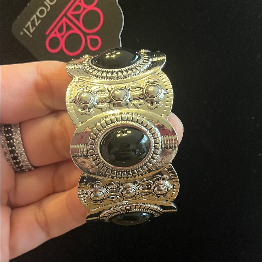 Paparazzi Exotic Black and Silver Bracelet